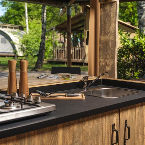 Tente en toile et en bois 5 personnes - Suite safari avec salle de bain privée