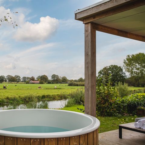 BUNGALOW 2 personnes - River Lodge "Wellnesshuus" avec bain à bulles, sauna, baignoire et douche solaire