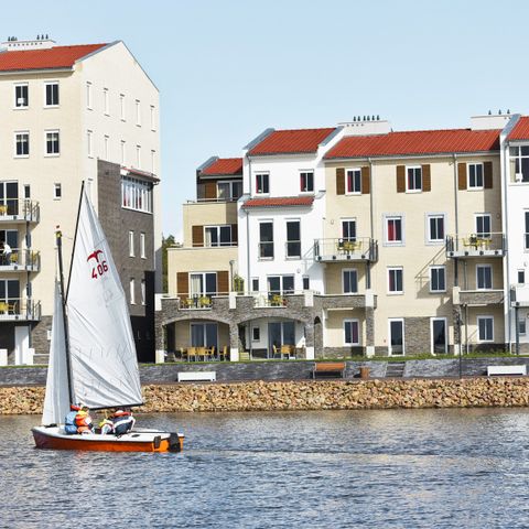 APPARTEMENT 4 personnes - Suite VIP au bord de l'eau EH904