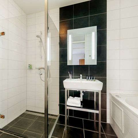 APPARTEMENT 4 personnes - Suite VIP au bord de l'eau EH904