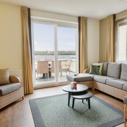 APPARTEMENT 6 personnes - Suite VIP au bord de l'eau EH906