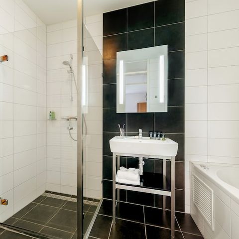 APPARTEMENT 4 personnes - Suite VIP avec vue sur le fleuve EH904