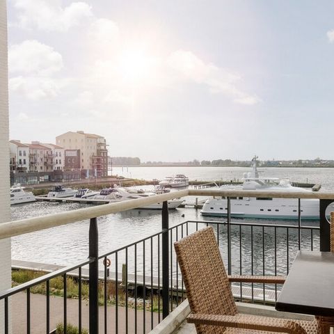 APPARTEMENT 4 personnes - Suite au bord de l'eau VIP EH904