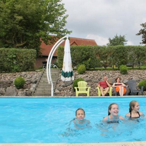 BUNGALOW 4 personnes - Maison de vacances indépendante avec un poêle à bois, dans le Bruchttal