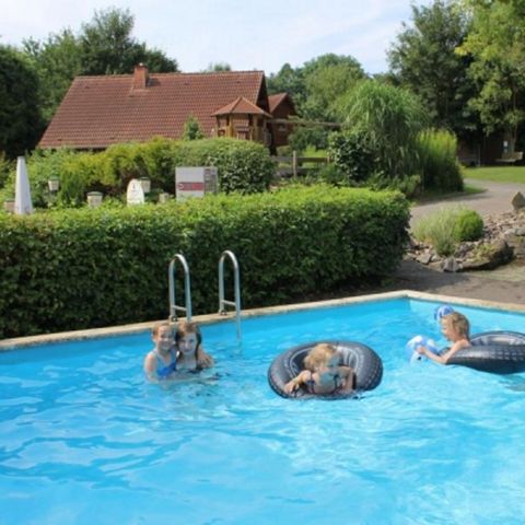 BUNGALOW 3 personnes - Appartement confortable avec four, situé dans la vallée verdoyante de Bruchttal