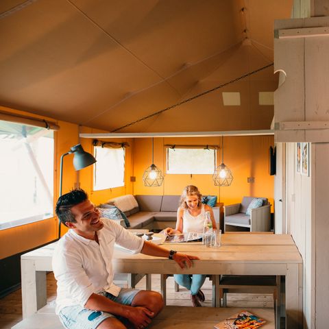 Tente en toile et en bois 8 personnes - Maison safari de luxe