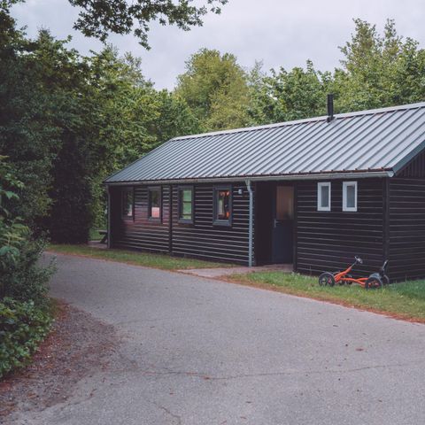 HÉBERGEMENT INSOLITE 16 personnes - Hébergement de groupes chalet en bois rond + 4 tiny houses de quatre personnes (16 personnes)