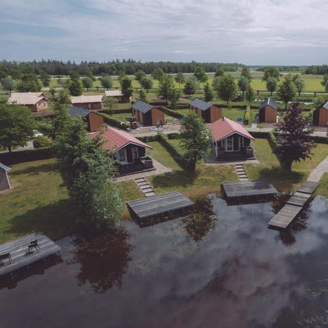 LODGE 16 personnes - Hébergement de groupes pavillon de groupe + 4 pavillons de quatre personnes (16 personnes)
