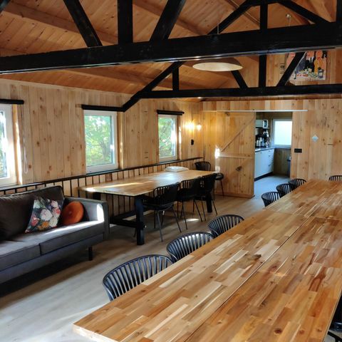 MAISON 18 personnes - Hébergement de groupes Grand chalet en bois rond + 3 chalets de pêcheurs (18 personnes)