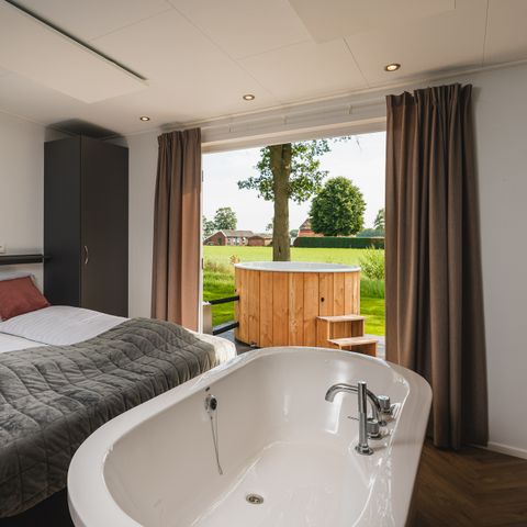 Lodge 2 personnes - Panorama Wellness Lodge : bain à remous, sauna et baignoire