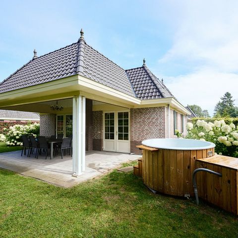 VILLA 8 personnes - Le jacuzzi Kingfisher