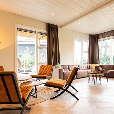 VILLA 10 personnes - Piscine et bien-être (bain à remous)