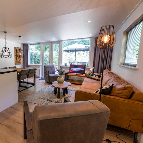 BUNGALOW 6 personnes - avec bain à remous ou jacuzzi et sauna