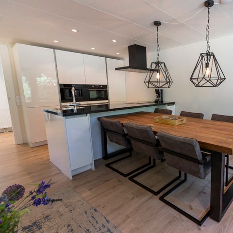 BUNGALOW 6 personnes - avec bain à remous ou jacuzzi et sauna