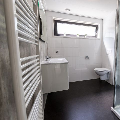 BUNGALOW 6 personnes - Forest Lodge 75 avec bain à remous et sauna