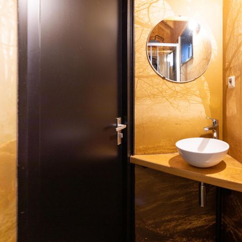 HÉBERGEMENT INSOLITE 4 personnes - Petite maison avec bain à remous