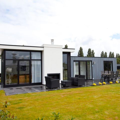 BUNGALOW 4 personnes - Cube Exclusif