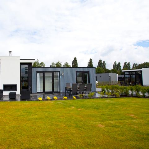 BUNGALOW 4 personnes - Cube Exclusif