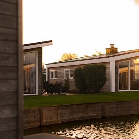 CHALET 4 personnes - Biesbosch avec bain à remous