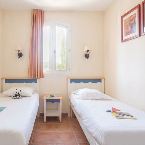 Maison 8 personnes - 2 CHAMBRES + 1 COIN NUIT - TERRASSE - DUPLEX - VILLAGE