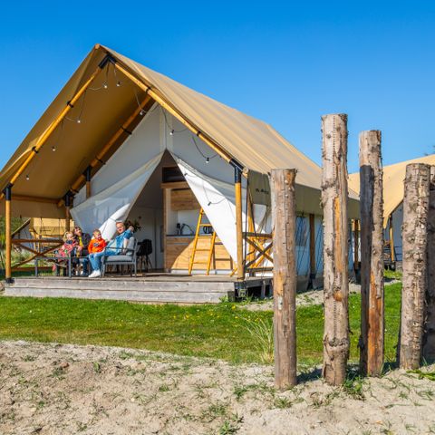 Tente en toile et en bois 4 personnes - Tente Glamping Bord de mer Luxe