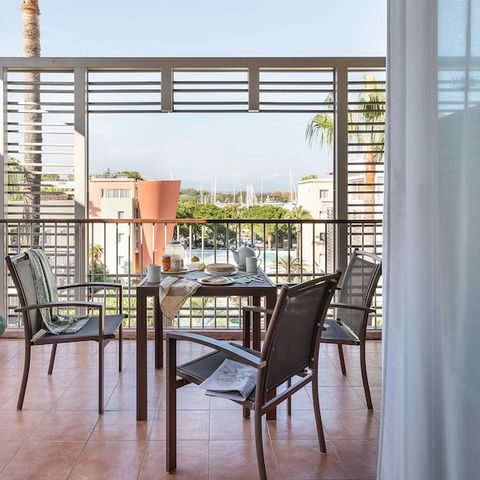 APPARTEMENT 4 personnes - - 1 chambre - Bain à remous - Terrasse - Climatisation - Vue sur le port