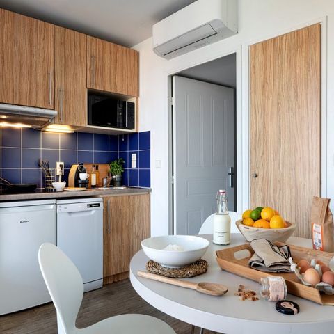 APPARTEMENT 4 personnes - - 1 chambre - Bain à remous - Terrasse - Climatisation - Vue sur le port