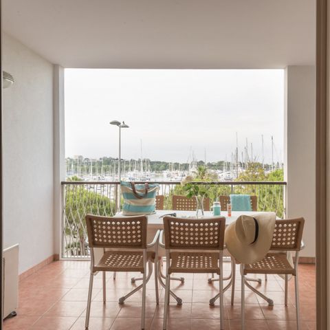 APPARTEMENT 6 personnes - - 1 chambre + 1 alcôve - Terrasse - Climatisation