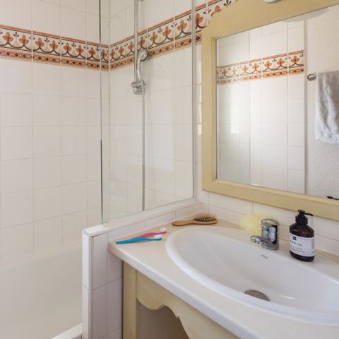 APPARTEMENT 6 personnes - - 2 chambres - Terrasse - Rez-de-jardin