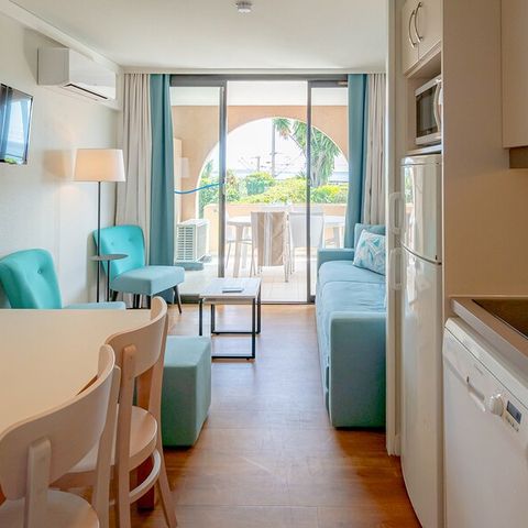 Appartement 6 personnes - 1 chambre - 1 coin - Nuit - Climatisation - Terrasse ou balcon