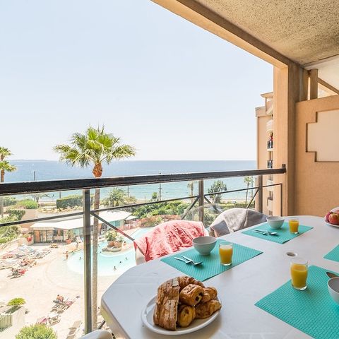 Appartement 7 personnes - 1 chambre - 1 coin - Nuit - Vue sur la mer - Terrasse ou balcon