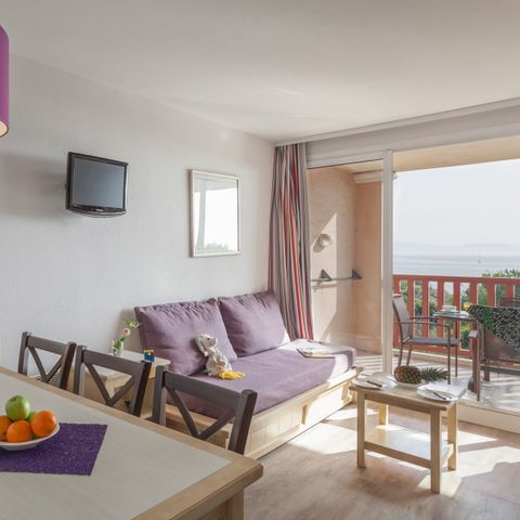 APPARTEMENT 6 personnes -  1 chambre + 1 coin nuit - Terrasse ou balcon - Vue sur le jardin