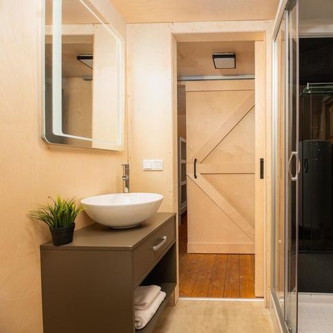 Tente en toile et en bois 3 personnes - Suite de tentes XL avec sanitaires privés