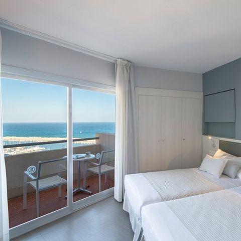 Chambre 2 personnes - Chambre supérieure climatisée avec vue sur la mer