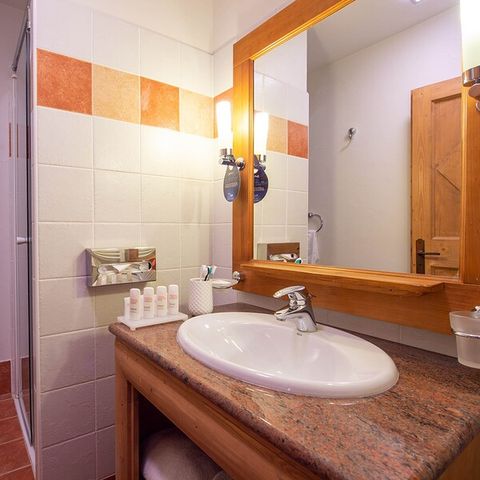 Appartement 6 personnes - 2 chambres - Piscine extérieure - Balcon