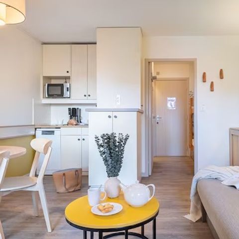 Studio 4 personnes - 1 coin - Nuit - Balcon - Climatisé - Vue cour - Rénové