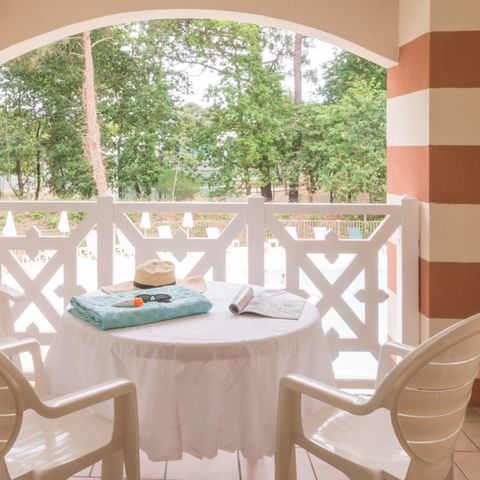 APPARTEMENT 5 personnes - - 1 alcôve de couchage - Terrasse - Rez-de-jardin