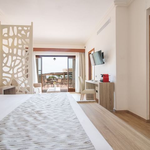 CHAMBRE 2 personnes - Supérieur - Terrasse ou Balcon - Petit-déjeuner inclus