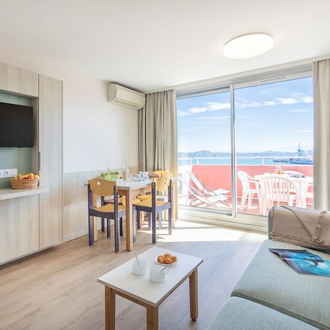 Studio 5 personnes - 1 coin - Nuit - Vue mer