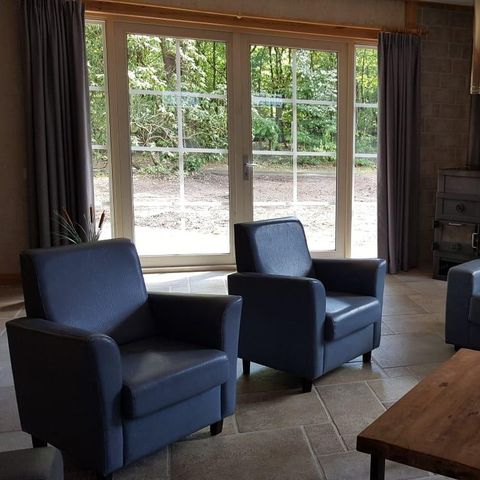 MAISON 14 personnes - Chouette hulotte à la lisière de la forêt