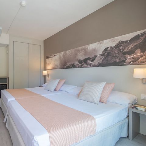 CHAMBRE 3 personnes - Chambre Double + lit d'appoint - balcon