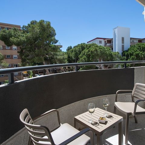 CHAMBRE 4 personnes - Chambre Familiale - 3 adultes + 1 enfant (-12 ans) - balcon