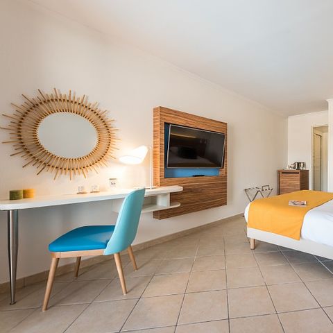 CHAMBRE 2 personnes - Chambre d'hôtel - Double - Terrasse ou balcon - Vue sur la mer