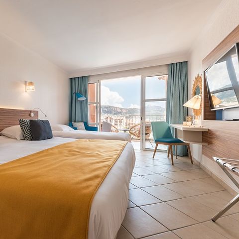 CHAMBRE 3 personnes - Chambre d'hôtel - Triple - Terrasse ou balcon - Vue sur la mer