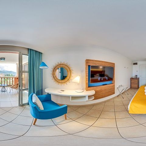 Chambre 3 personnes - D'hôtel - Triple - Terrasse ou balcon - Vue sur la mer