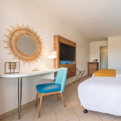 CHAMBRE 3 personnes - Chambre d'hôtel - Triple - Terrasse ou balcon - Vue sur la mer