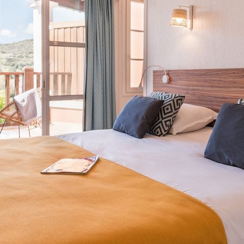 CHAMBRE 4 personnes - Chambre d'hôtel - Quadruple + 1 alcôve - Terrasse ou balcon