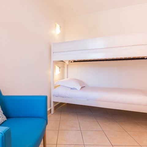 CHAMBRE 4 personnes - Chambre d'hôtel - Quadruple + 1 alcôve - Terrasse ou balcon