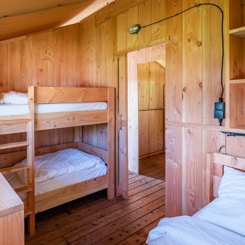 Tente en toile et en bois 5 personnes - Confort avec bain à remous privé (4+1)