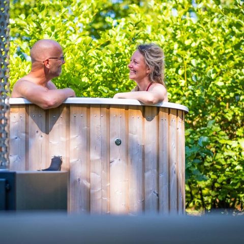 Tente en toile et en bois 5 personnes - Confort avec bain à remous privé (4+1)